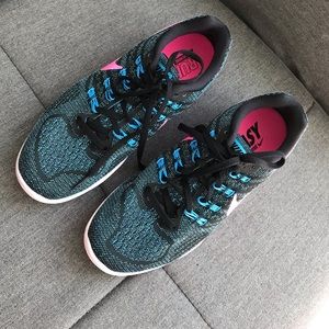 BRAND NEW NIKE RUNNING SHOES. With original box.